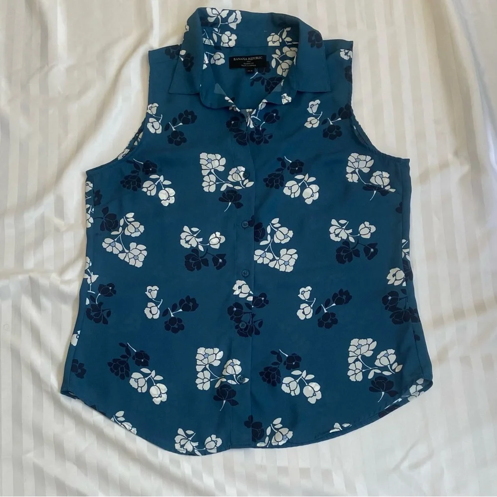 Banana Republic sleeveless blouse - Picture 4 of 6